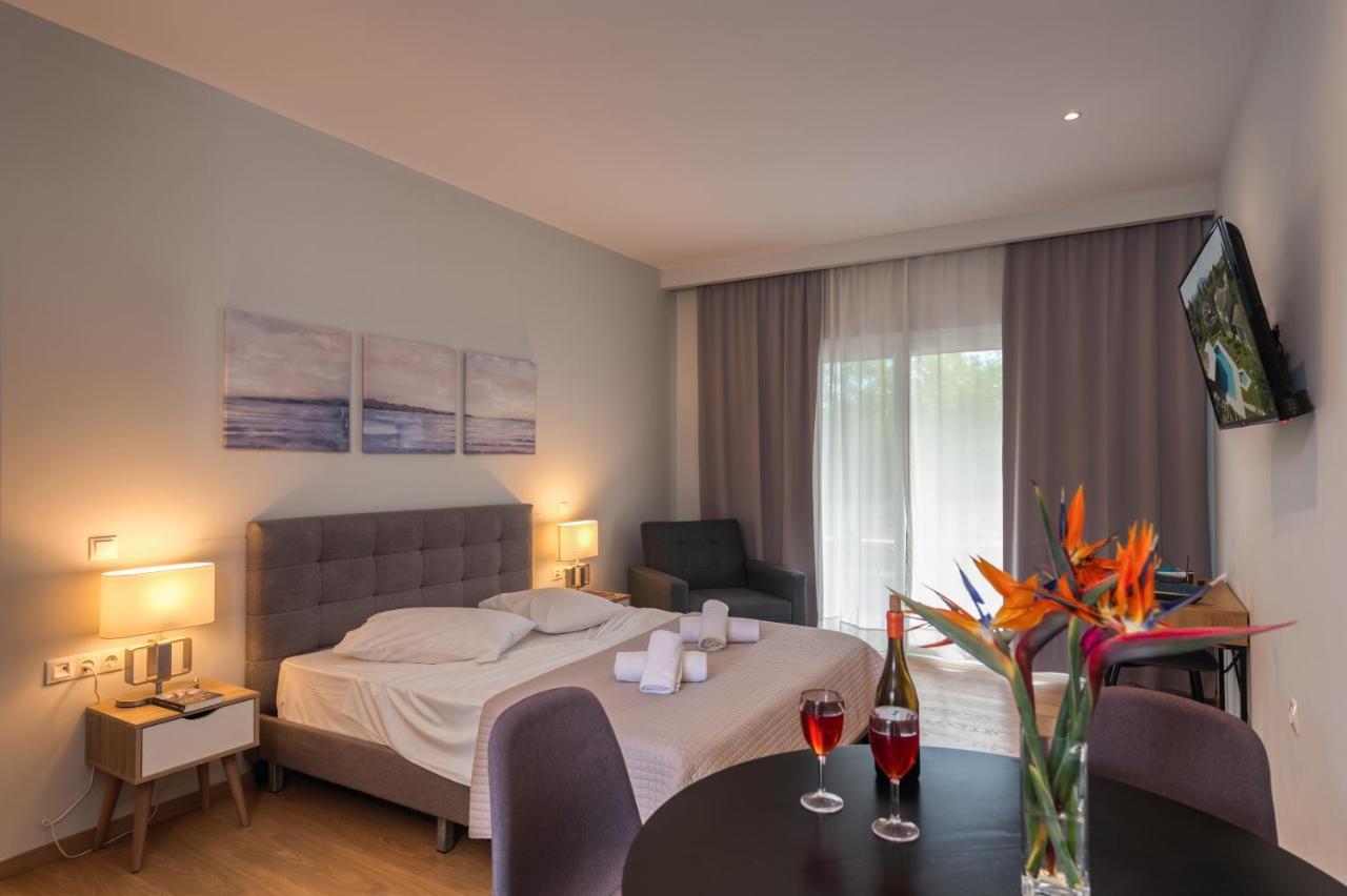 Folies Corfu Town Aparthotel Alepou